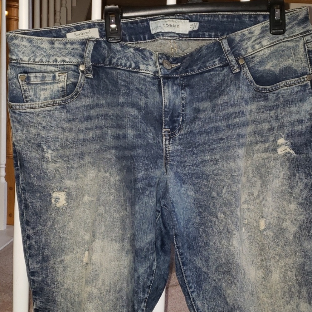 Torrid Boyfriend Stone wash Jeans